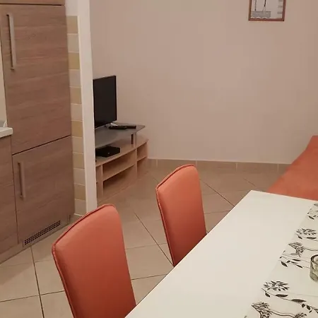 Lana Primošten